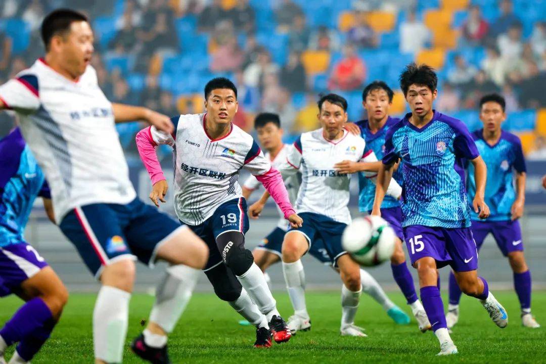 世俱杯决赛-包含高水平足球对决:天津泰达备战强敌勇往直前的词条