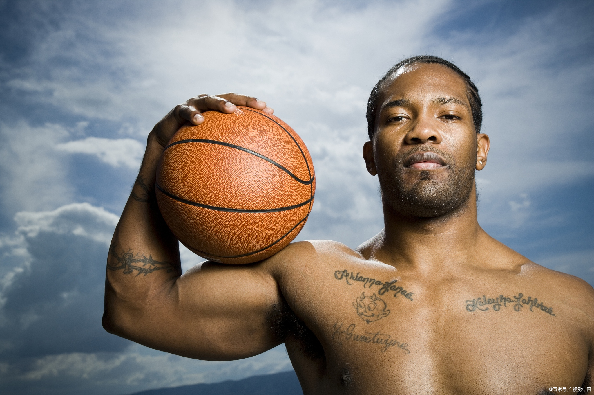 世俱杯2025-将巨星维特斯达设进行位球击中网突!