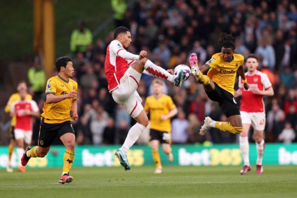 关于阿森纳客场胜狼队，英超前六敲定的信息