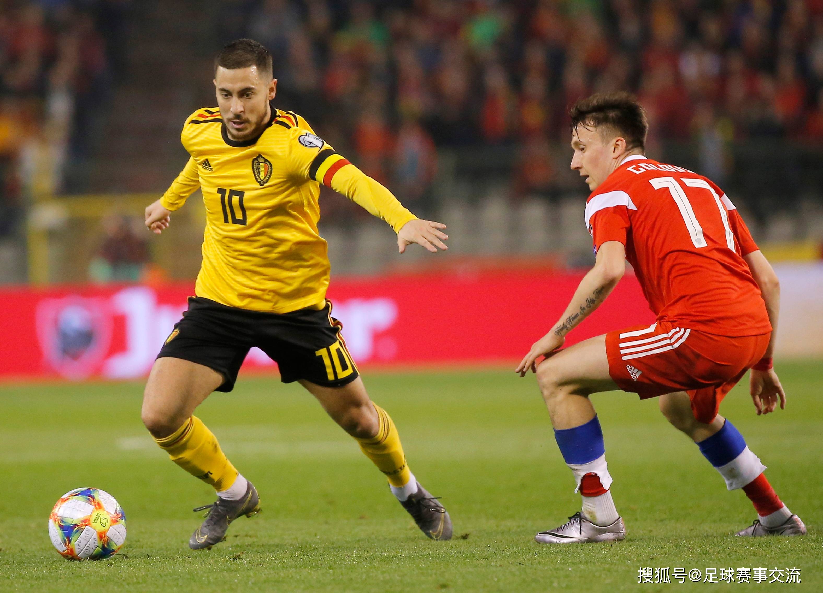 世俱杯奖金-关于足球比赛现场:瞬间颠覆比分,战况悬念迭起的信息