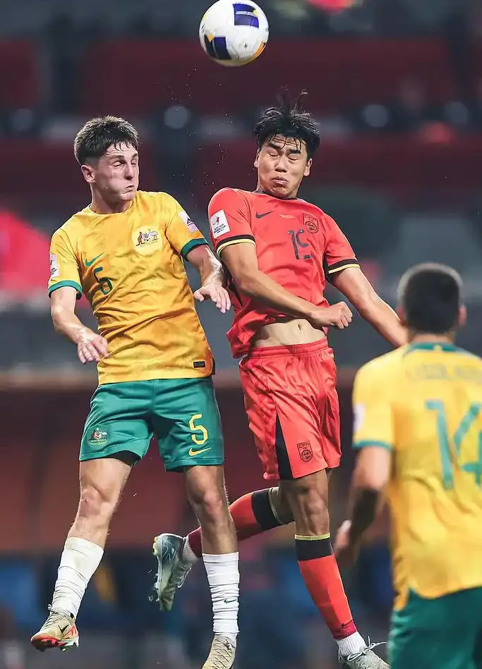 世俱杯时间-关于场上豪情：球员们在比赛中奋勇拼搏的信息