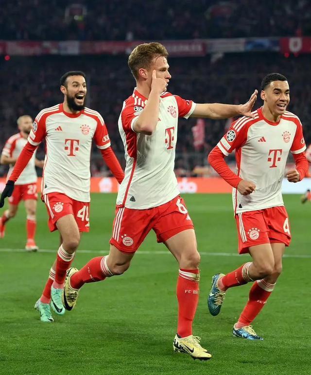 比赛异常激烈,双方争夺领先优势 比赛异常激烈,双方争夺领先优势