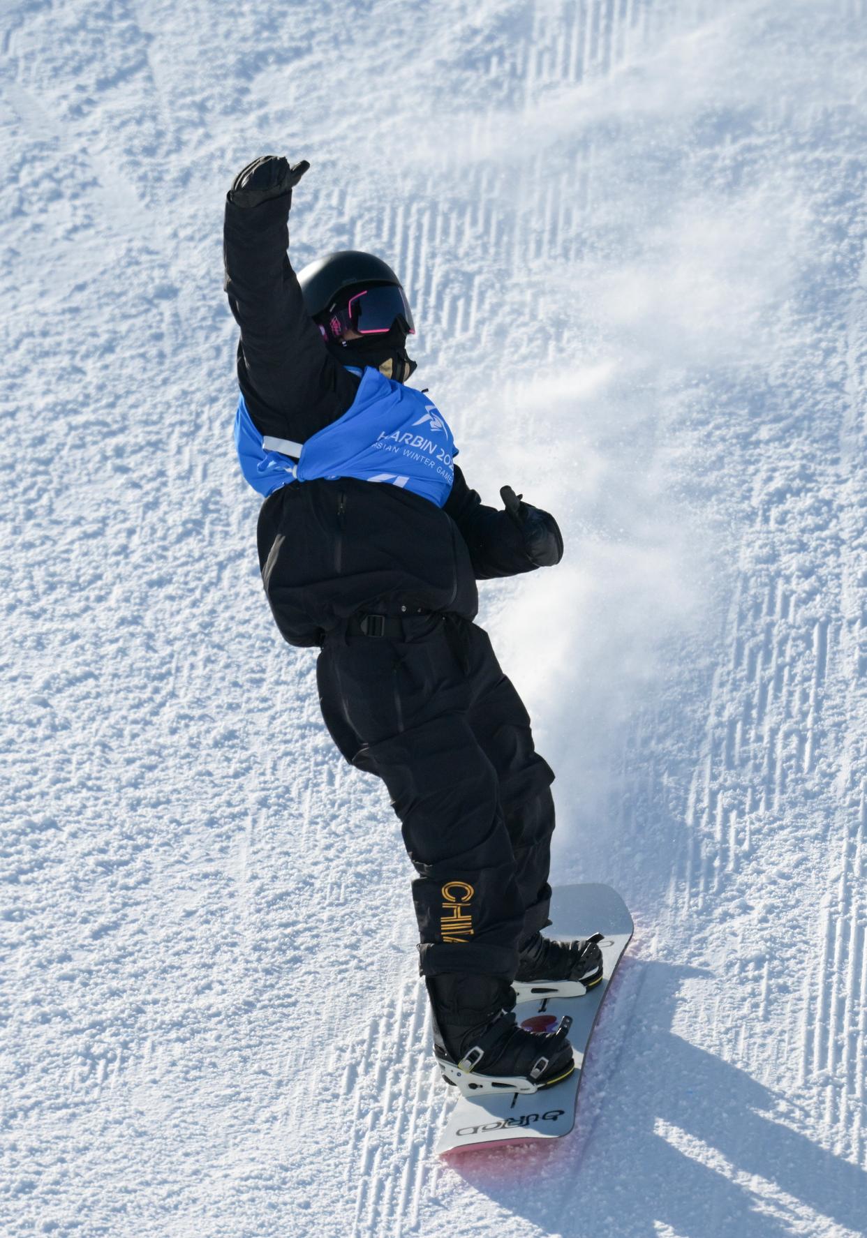 包含瑞士滑雪选手滑出完美动作,获得好成绩的词条 包含瑞士滑雪选手滑出完美动作,获得好成绩的词条