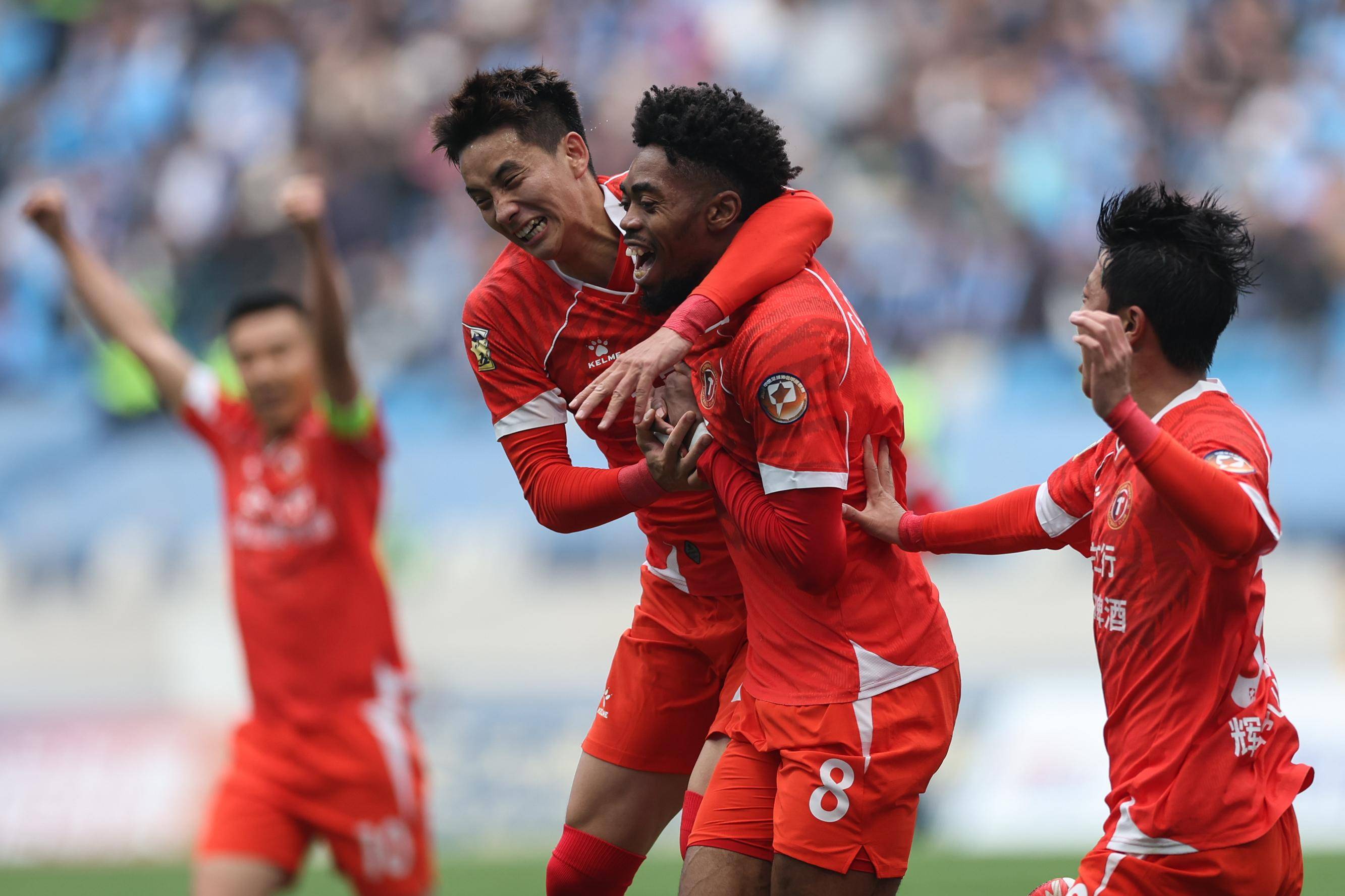 大连队在国际赛场上取得连胜,雄心勃发 大连队在国际赛场上取得连胜,雄心勃发