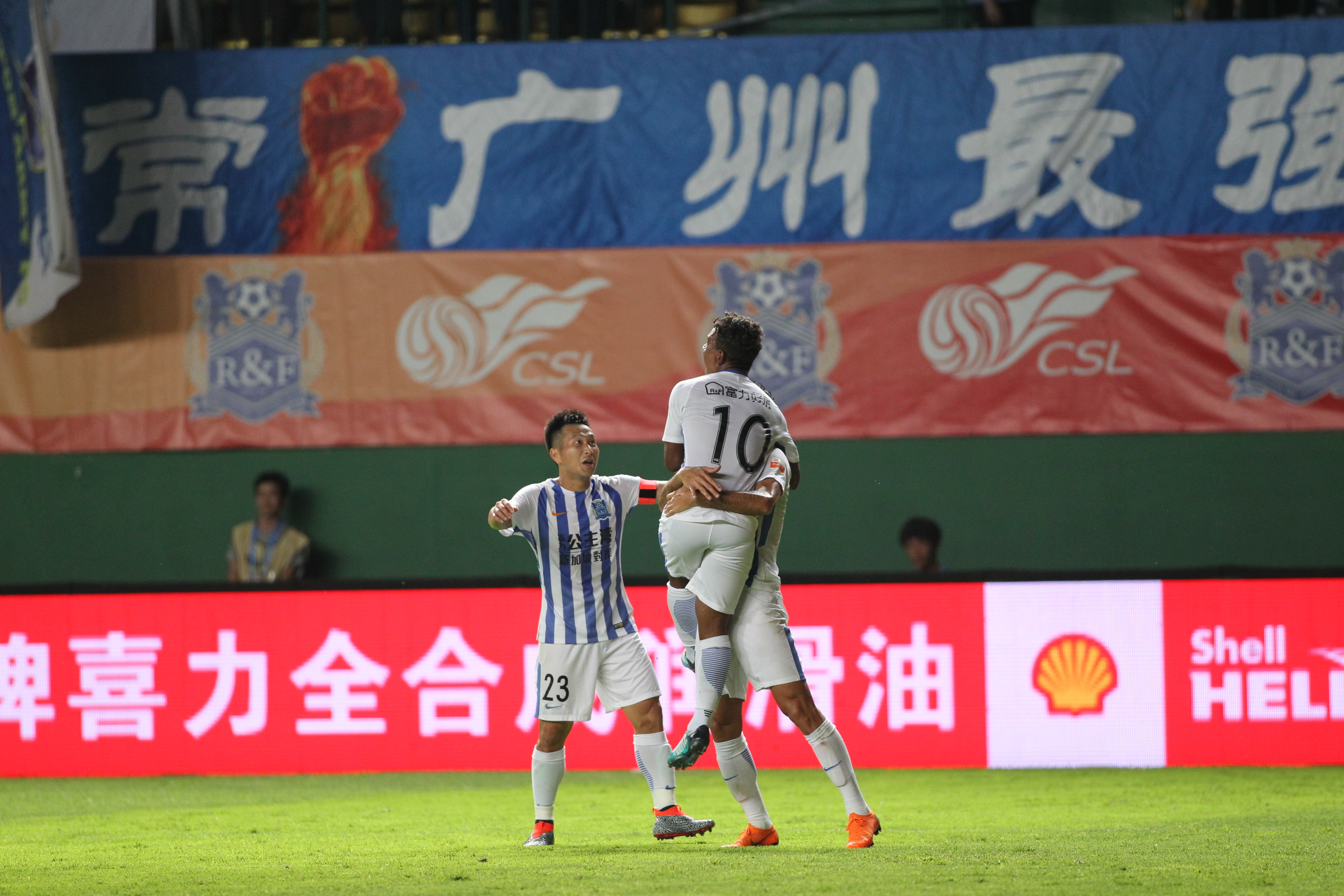 关于广州富力遭遇上海申花反击,难以挽回的信息 关于广州富力遭遇上海申花反击,难以挽回的信息