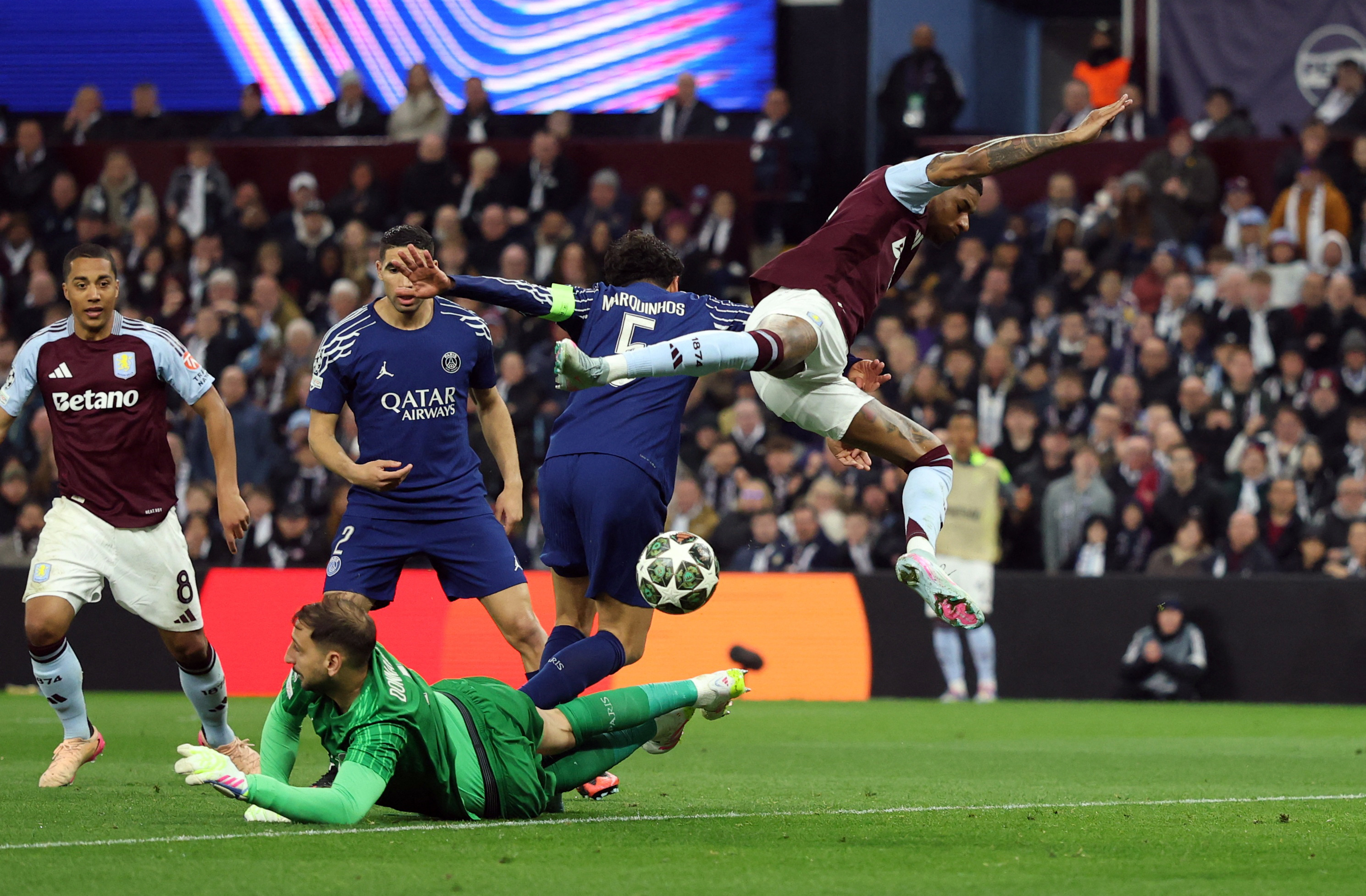 世俱杯决赛-巴黎圣日耳曼晋级半决赛,一步之遥欧洲巅峰