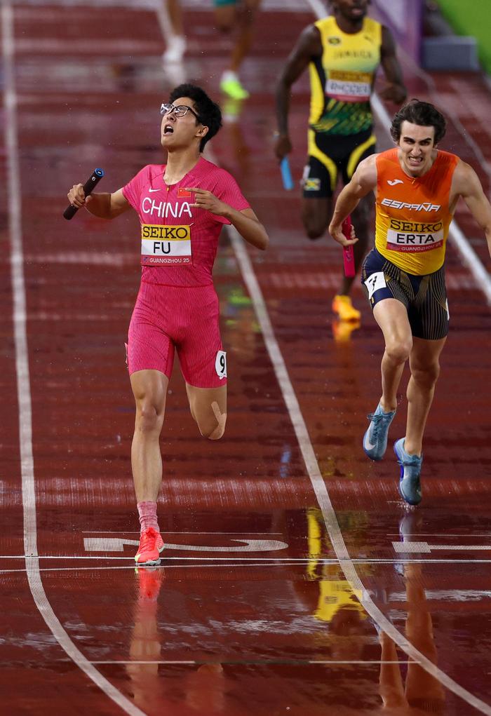 男子田径接力赛：牙买加队夺冠