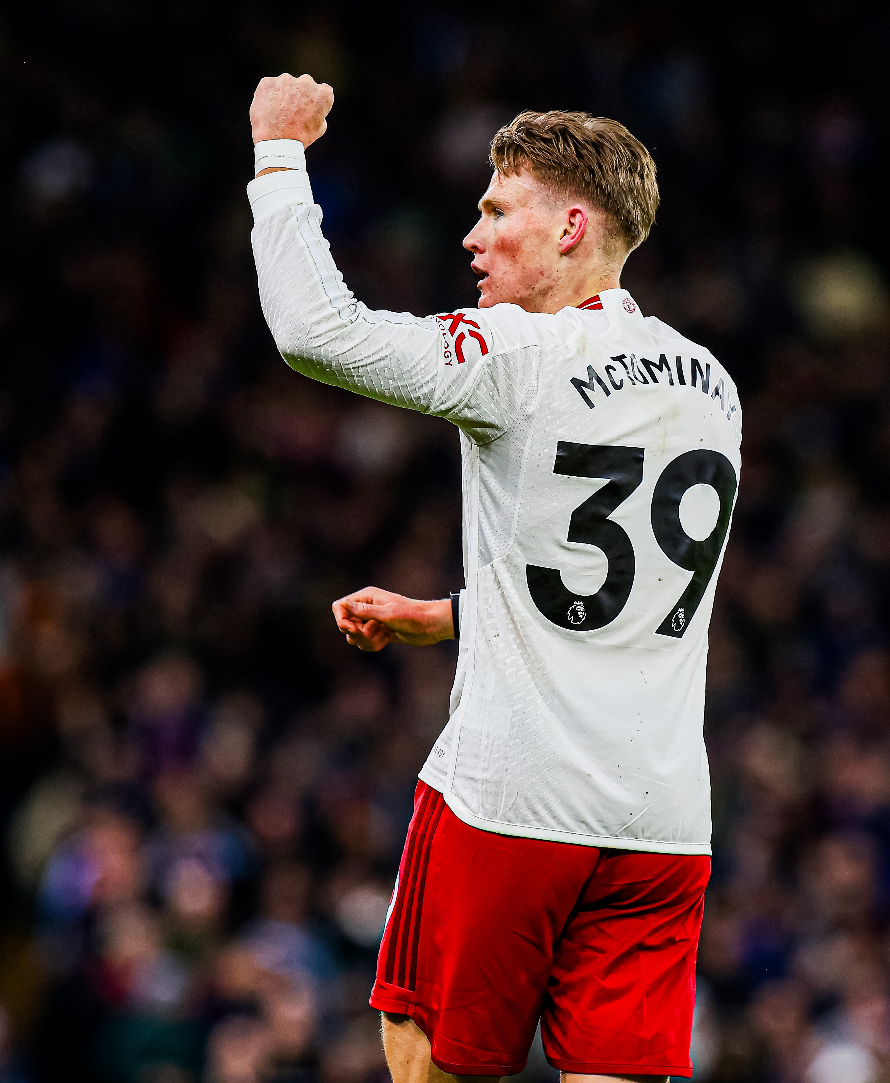 曼联惊险胜利，将希望留在了冠军争夺者中