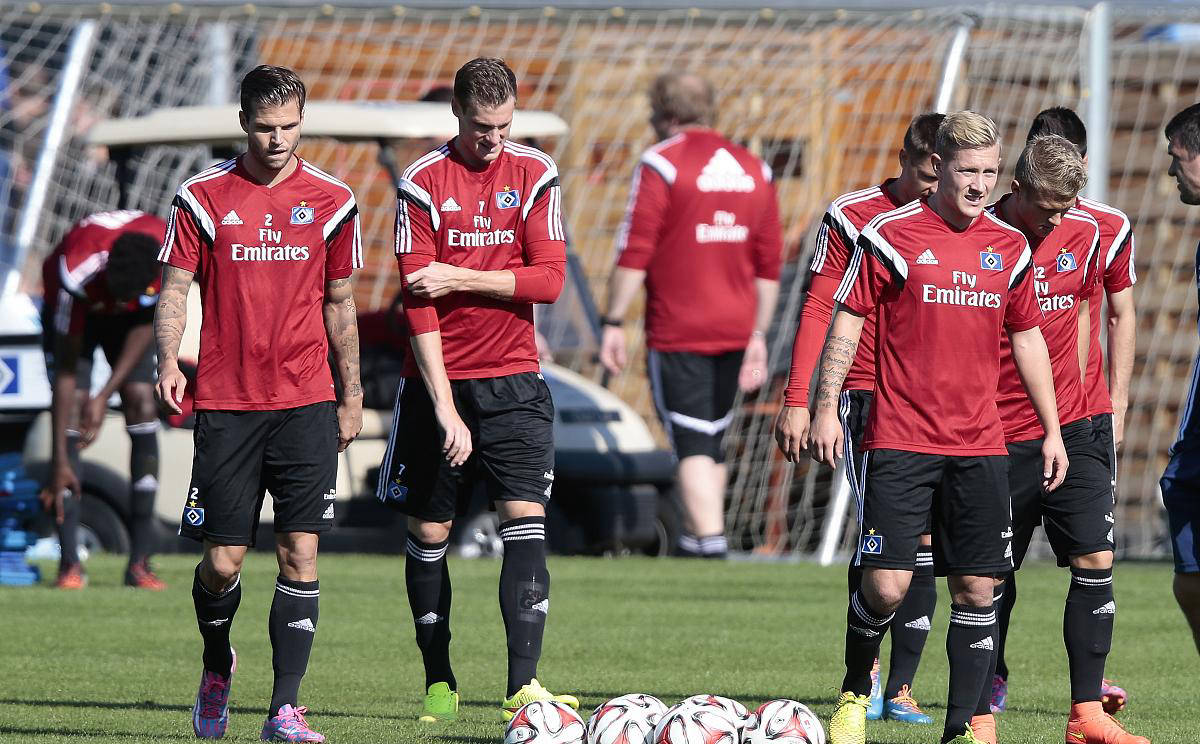 关于雷根斯堡球员完成赛季首粒进球的信息