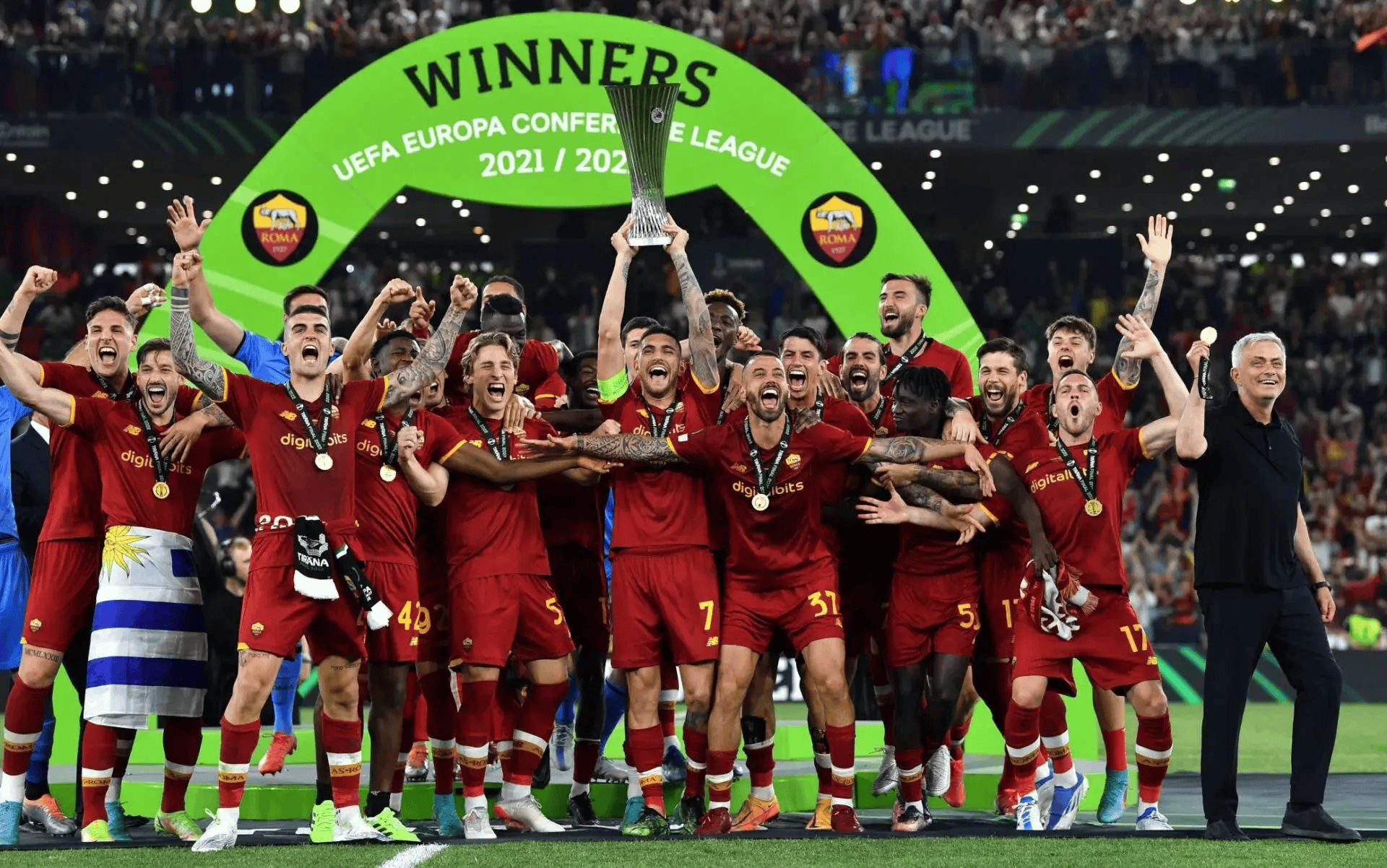 包含佛罗伦萨主场告捷，球队稳步上升的词条