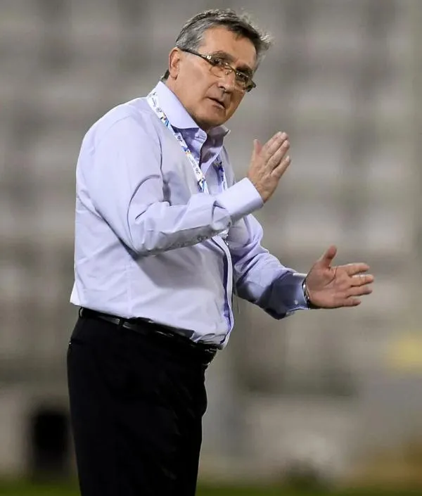 沃特福德球员团结一心，击败对手取得胜利