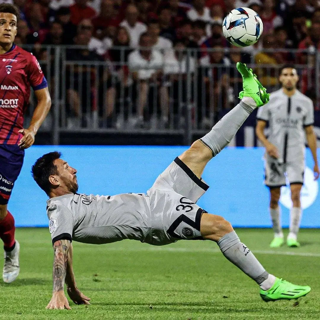 瓦朗谢纳惊艳登顶，法甲争霸告捷