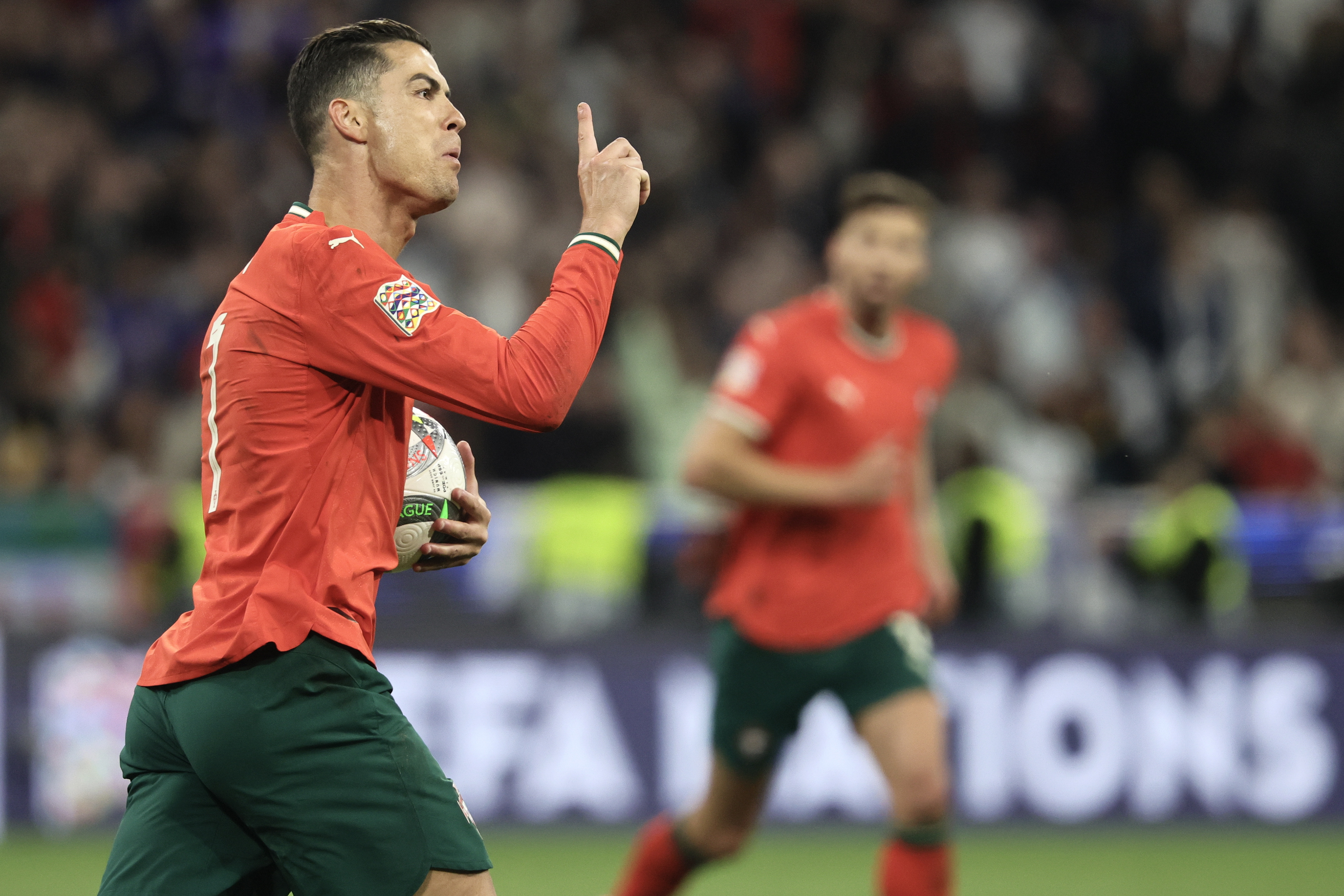 世俱杯决赛-包含葡萄牙轻松赢球，晋级希望大增的词条