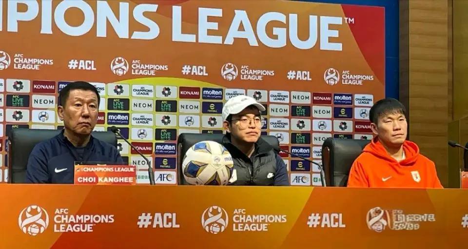 世俱杯决赛-热血沸腾！球员们的拼搏精神令人感动