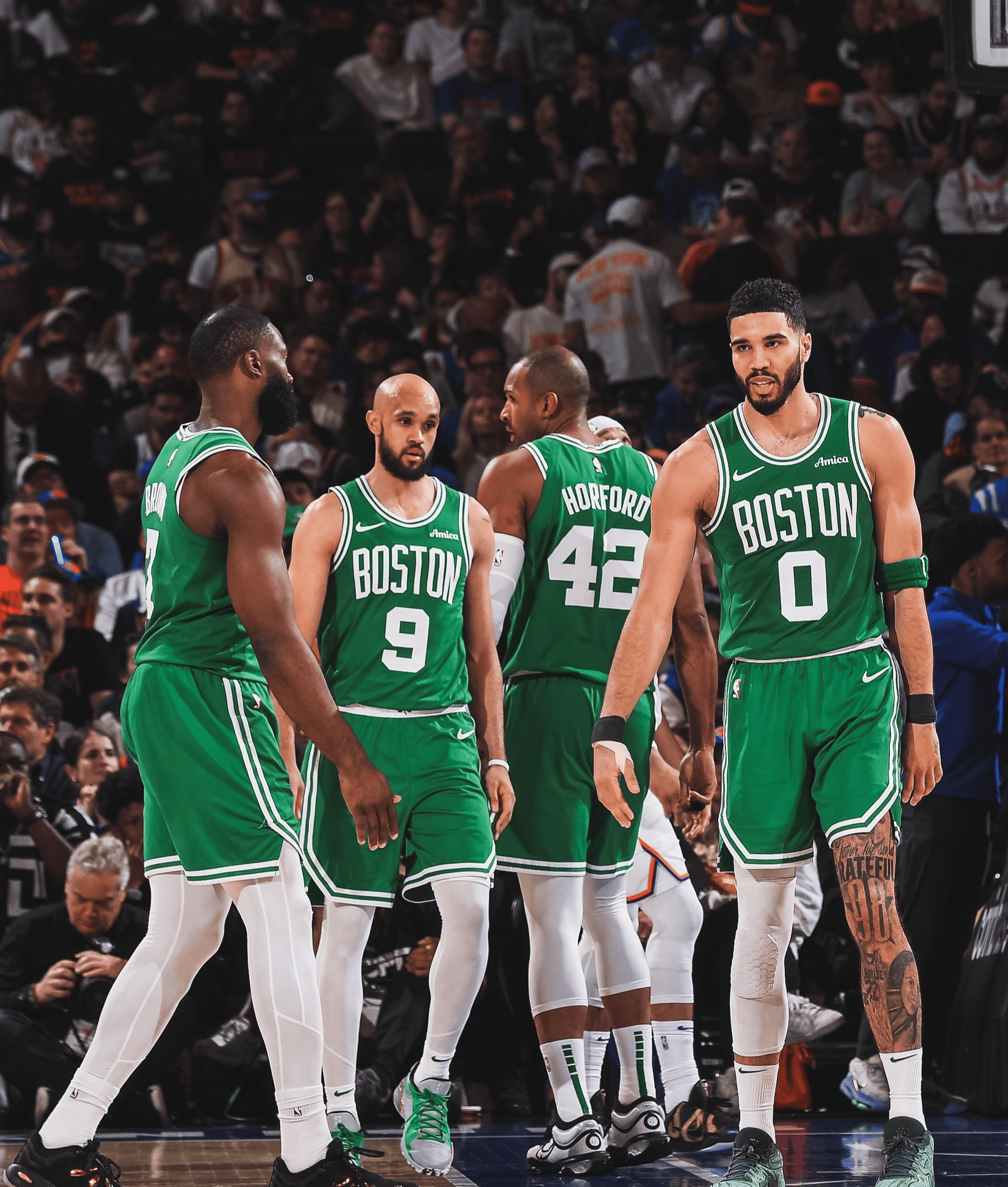 篮网队员联手发威，维持不败记录