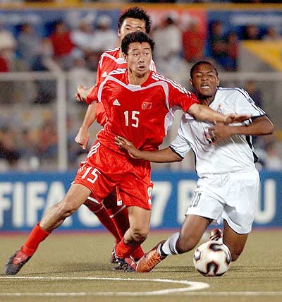 加纳队在比赛中击败对手晋级强