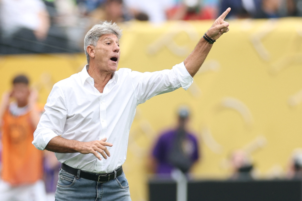 世俱杯冠军-包含多特蒙德主帅赞扬球员表现,士气大涨的词条