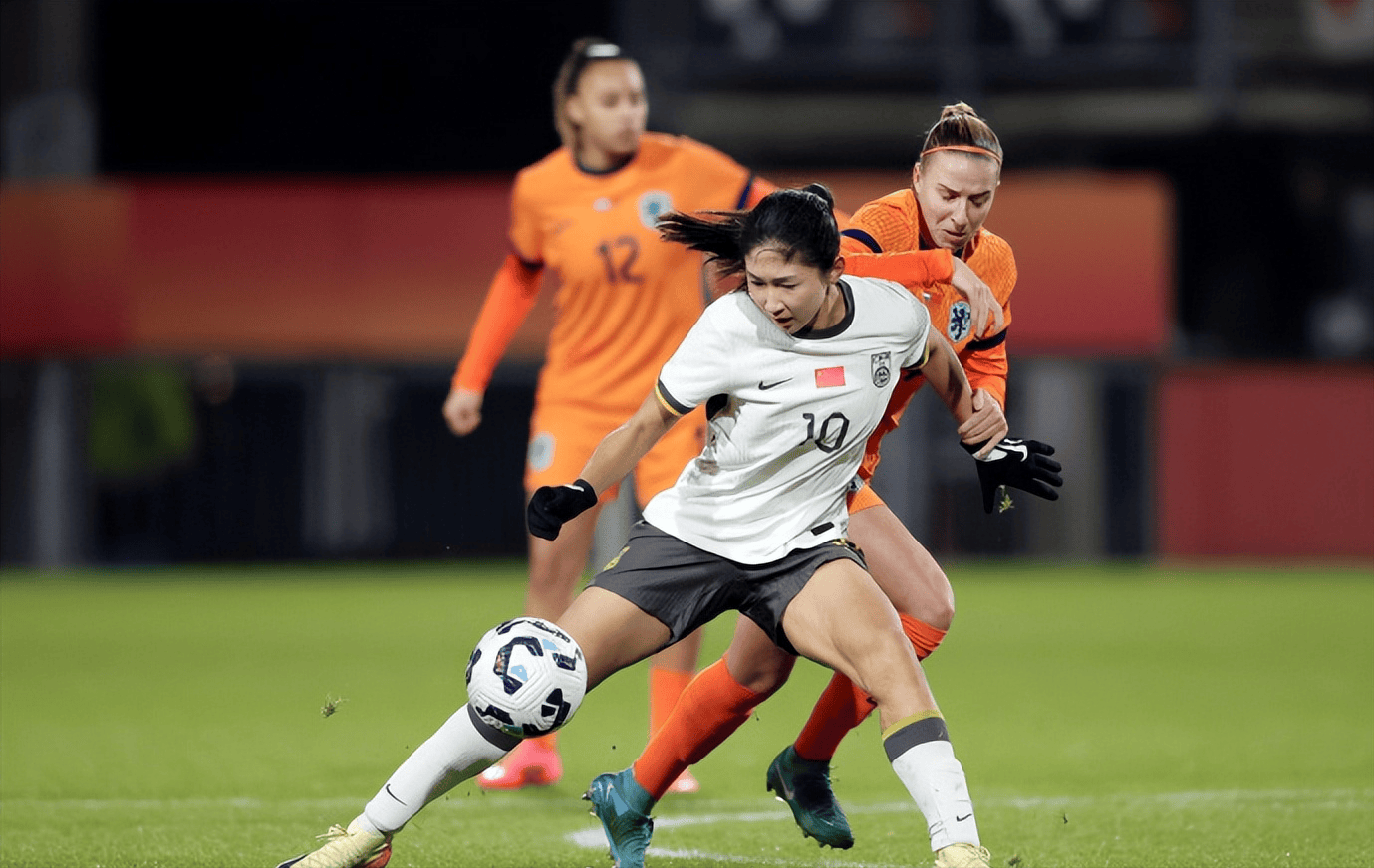 中国女足总教练再次呼吁球迷为球队加油助威 中国女足总教练再次呼吁球迷为球队加油助威