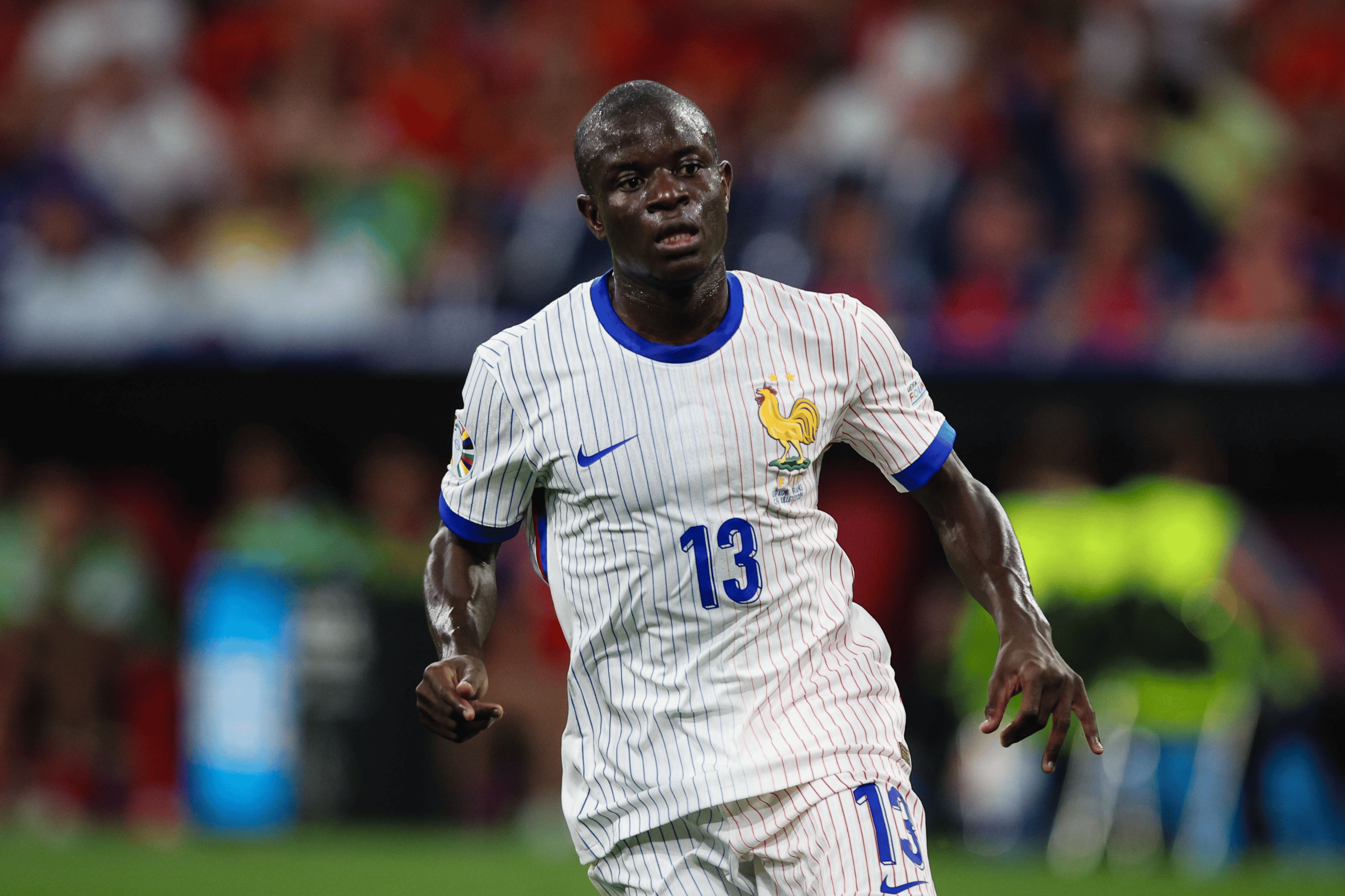 足球巨星连续入选,展现出色表现 足球巨星连续入选,展现出色表现