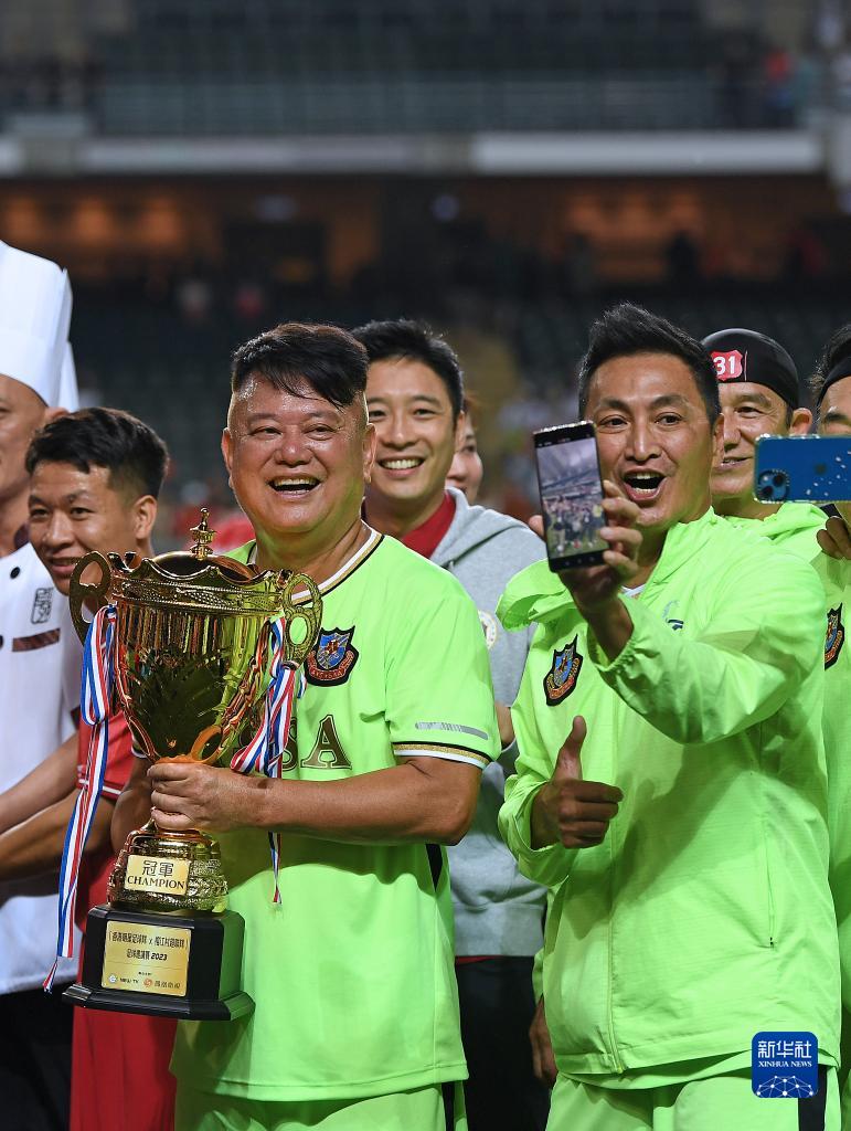 世俱杯冠军-香港队在比赛中力克对手,夺得关键胜利