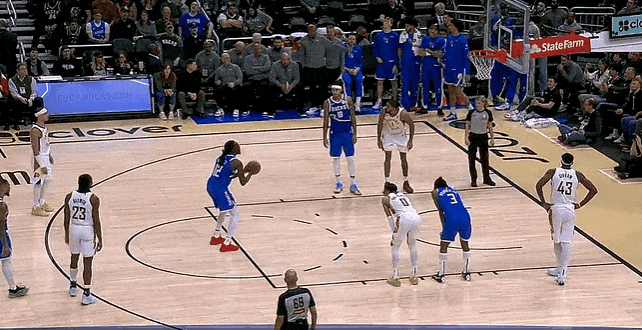 世俱杯赛程-雄鹿击败步行者,继续领跑联盟