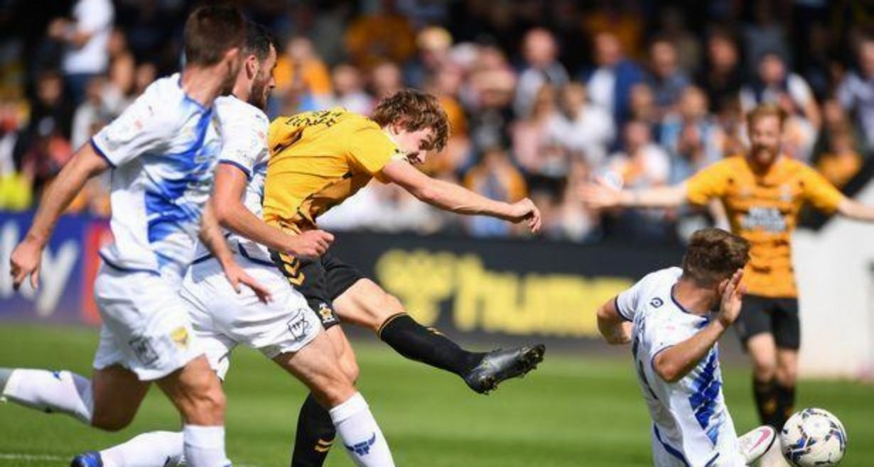 精彩比赛中球队击败强大对手 精彩比赛中球队击败强大对手