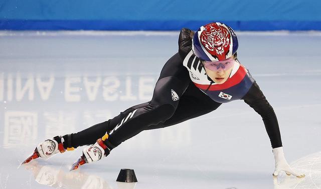 短道速滑惊现逆袭，韩国选手夺冠！