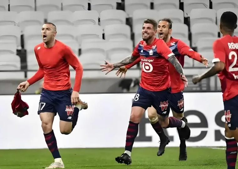 世俱杯冠军-欧亚强队迎来首回合较量,实力对决燃情