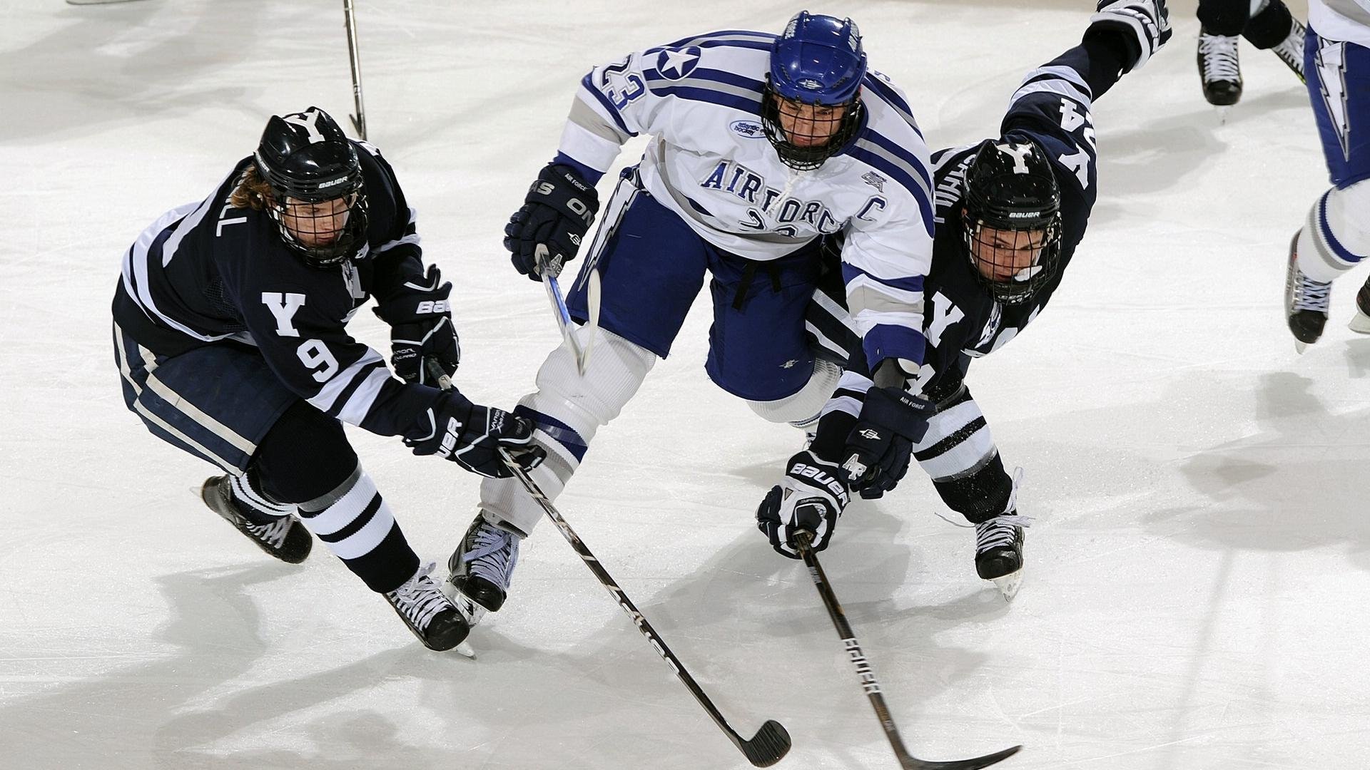 当冰川巨人轰然倒下，曼联在冰与火之夜淘汰加拿大的背后