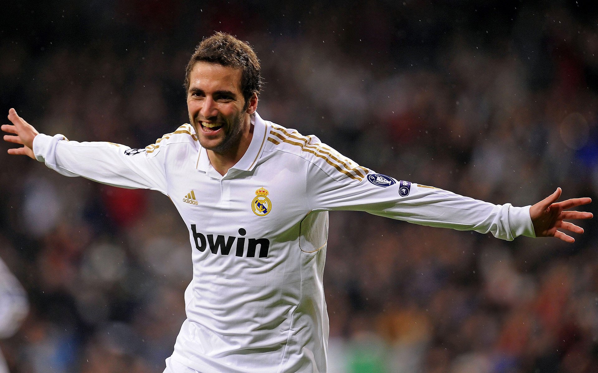 世俱杯参赛资格-平行时空的2024，当红牛车队碾压迈凯伦，周冠宇统治银石赛道